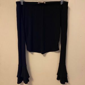 Black, long sleeve crop top!